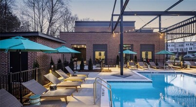 5672 Peachtree Pkwy in Peachtree Corners, GA - Foto de edificio - Building Photo