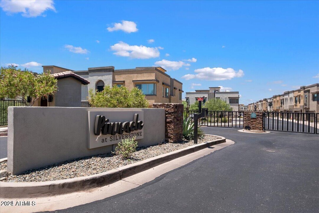 7484 E Paraiso Dr in Scottsdale, AZ - Foto de edificio