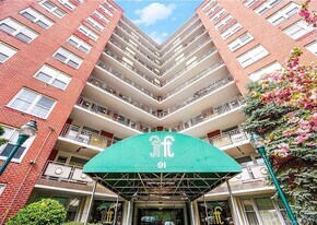 91 Strawberry Hill Ave, Unit Strawberry Hill Unit 638 in Stamford, CT - Building Photo