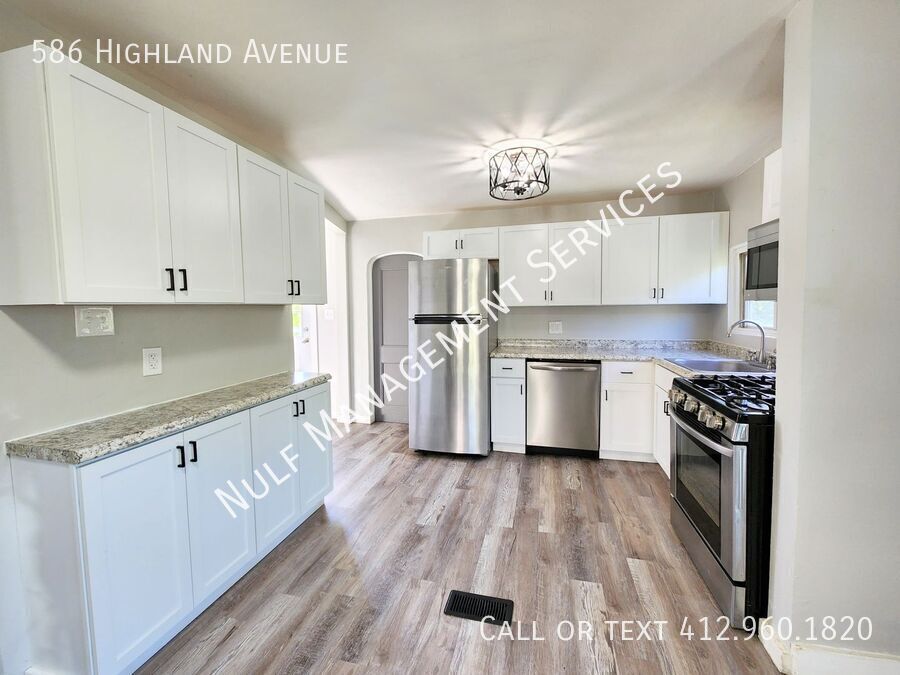 586 Highland Ave in Turtle Creek, PA - Building Photo
