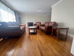 317 Weeping Willow Ln in Fairfield, CT - Building Photo - Building Photo