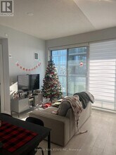 2221 Yonge St in Toronto, ON - Building Photo - Building Photo