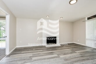 830 St Anthony Ln in Florissant, MO - Foto de edificio - Building Photo