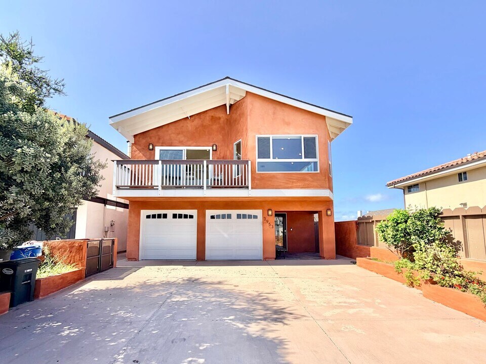 3953 Sunset Ln in Oxnard, CA - Building Photo
