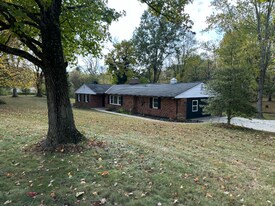 6610 Lancaster Rd in Hebron, OH - Building Photo