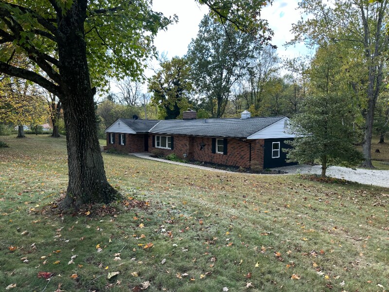 6610 Lancaster Rd in Hebron, OH - Building Photo