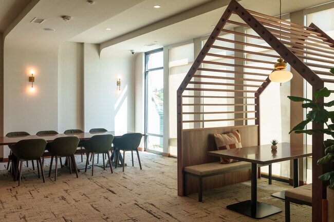 Alexan Evans Station in Denver, CO - Foto de edificio - Interior Photo