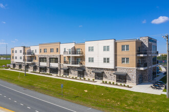 Summerton Place in Middletown, DE - Foto de edificio - Building Photo