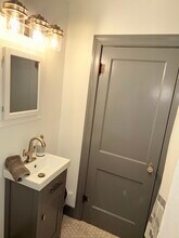 612 W Washington St, Unit 5 in Urbana, IL - Foto de edificio - Building Photo