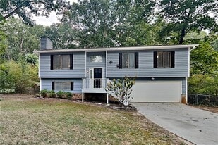 1860 Lamplighter Way in Snellville, GA - Building Photo