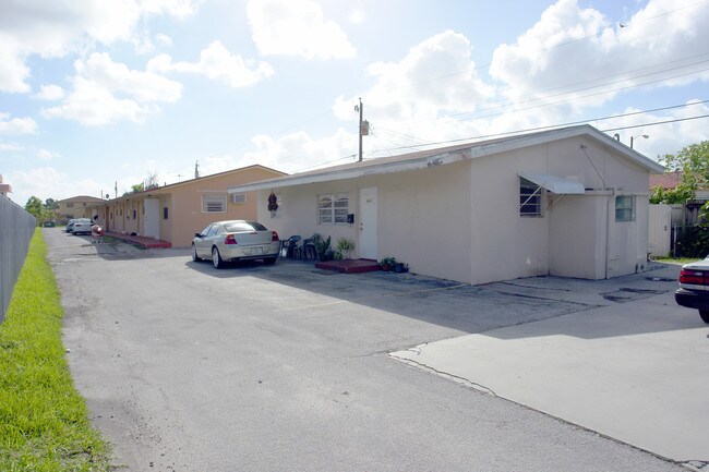 3411-3415 W 12th Ave in Hialeah, FL - Building Photo - Building Photo