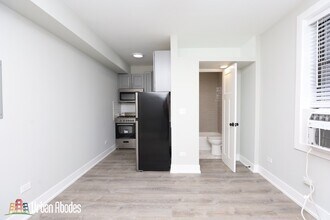 515 W Belmont Ave, Unit A09C in Chicago, IL - Building Photo - Building Photo