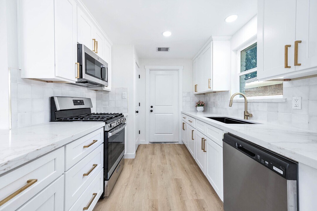 5730 Alvarado Dr in Houston, TX - Building Photo