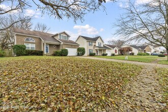 11001 Bay Run Dr in Louisville, KY - Building Photo - Building Photo