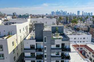 846-848 S Mariposa Ave in Los Angeles, CA - Foto de edificio - Building Photo