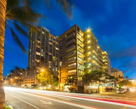 Napili Towers in Honolulu, HI - Foto de edificio - Building Photo