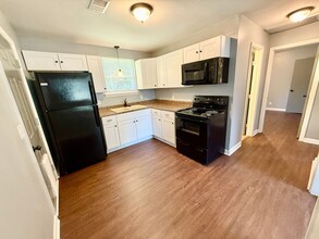 3305 Leslie Ct in Nashville, TN - Building Photo - Building Photo
