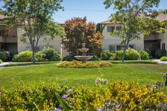 California Oaks in Mountain View, CA - Building Photo - Building Photo