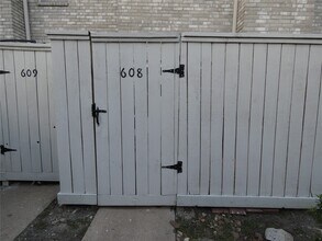 3780 Tanglewilde St in Houston, TX - Building Photo - Building Photo