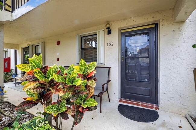 7142 Golf Colony Ct-Unit -102 in Greenacres, FL - Building Photo - Building Photo