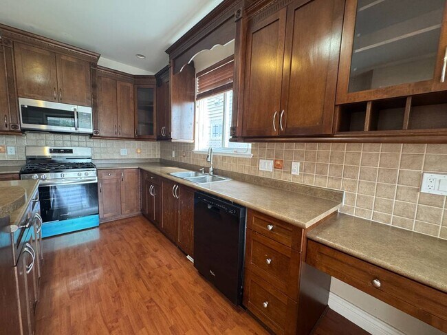 10321 244 St in Maple Ridge, BC - Building Photo - Building Photo