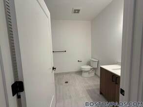 199 Gardner St in Boston, MA - Foto de edificio - Building Photo