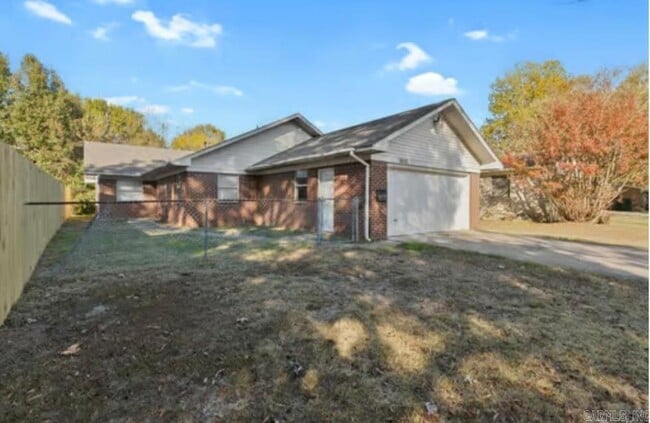 2004 Hairston Ave in Conway, AR - Building Photo - Building Photo