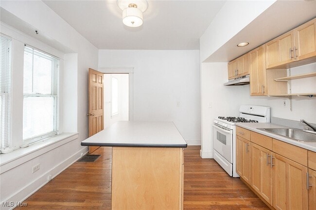 property at 6911 Franklin Blvd