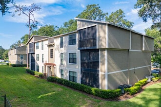 Valrico Station in Valrico, FL - Foto de edificio - Building Photo