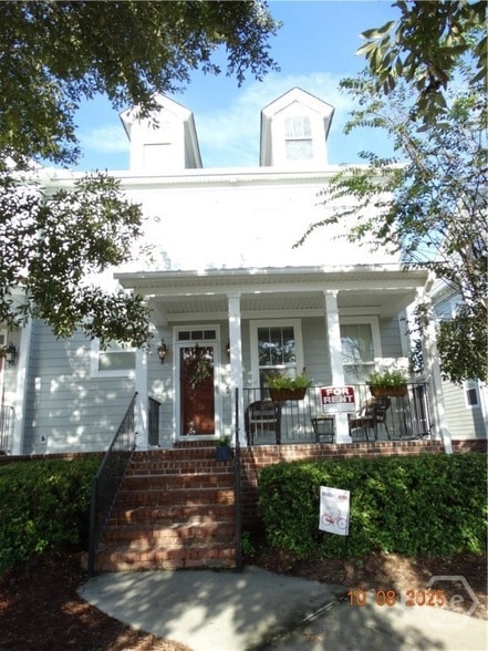 property at 323 Lakeview Dr