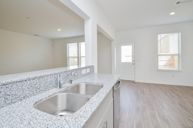 property at 1004 Laguna Cv Dr