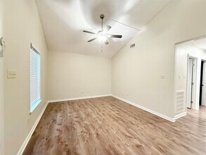 140 Huisache St in Lake Jackson, TX - Building Photo - Building Photo