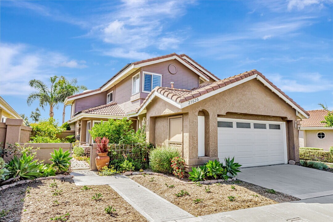 27525 Paseo Toluca in San Juan Capistrano, CA - Building Photo