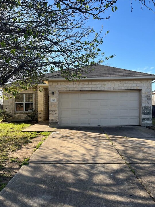 908 N Creek Blvd in Leander, TX - Building Photo