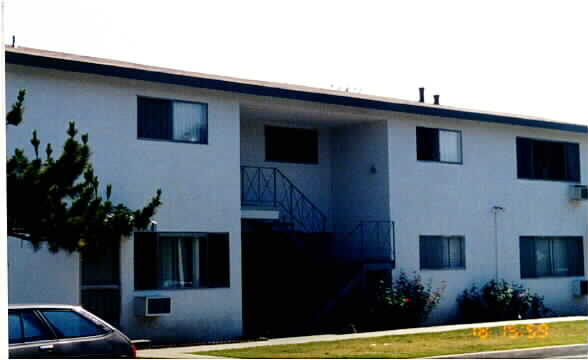 The Gibson Apartments in El Monte, CA - Foto de edificio - Building Photo