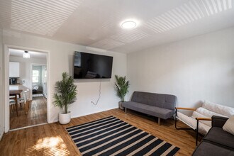 1529 N Jefferson St in Milwaukee, WI - Building Photo - Building Photo