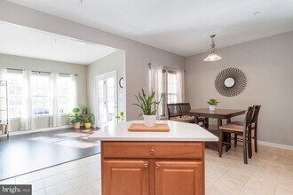 7254 Mockingbird Cir in Glen Burnie, MD - Building Photo - Building Photo