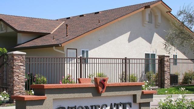 Stonegate Apartments in Fresno, CA - Foto de edificio - Building Photo