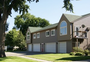 Courtyards on 4th Apartments