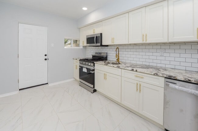 property at 26 E Abbottsford Ave