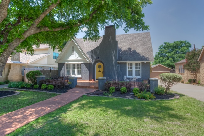 property at 2528 Cockrell Ave