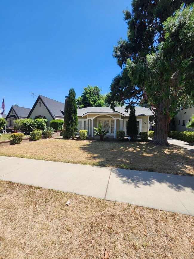 property at 404 Plaza Serena