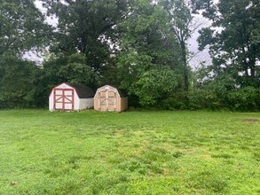 224 Park Cir Dr in Charlotte, TN - Building Photo - Building Photo