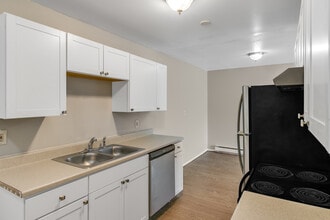 Renaissance Apartments in Jackson, MI - Building Photo - Building Photo