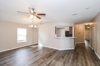 1817 Penzance Pkwy in Middleburg, FL - Foto de edificio - Building Photo