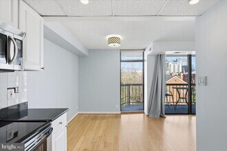 1401 N Rhodes St in Arlington, VA - Building Photo - Building Photo