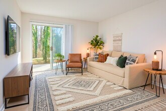 Collins Park Apartments in Burlington, NC - Building Photo - Building Photo