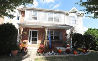 641 Chickadee Dr in Lititz, PA - Building Photo