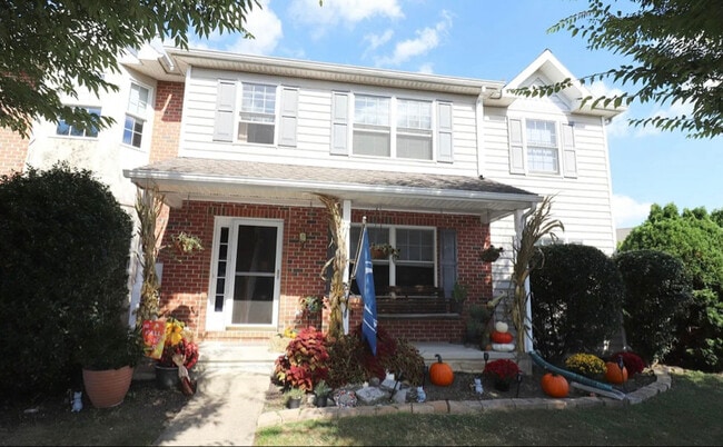 property at 641 Chickadee Dr