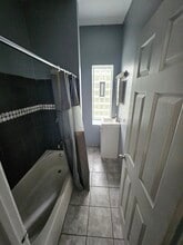 6620 S Saint Lawrence Ave, Unit 2R in Chicago, IL - Foto de edificio - Building Photo